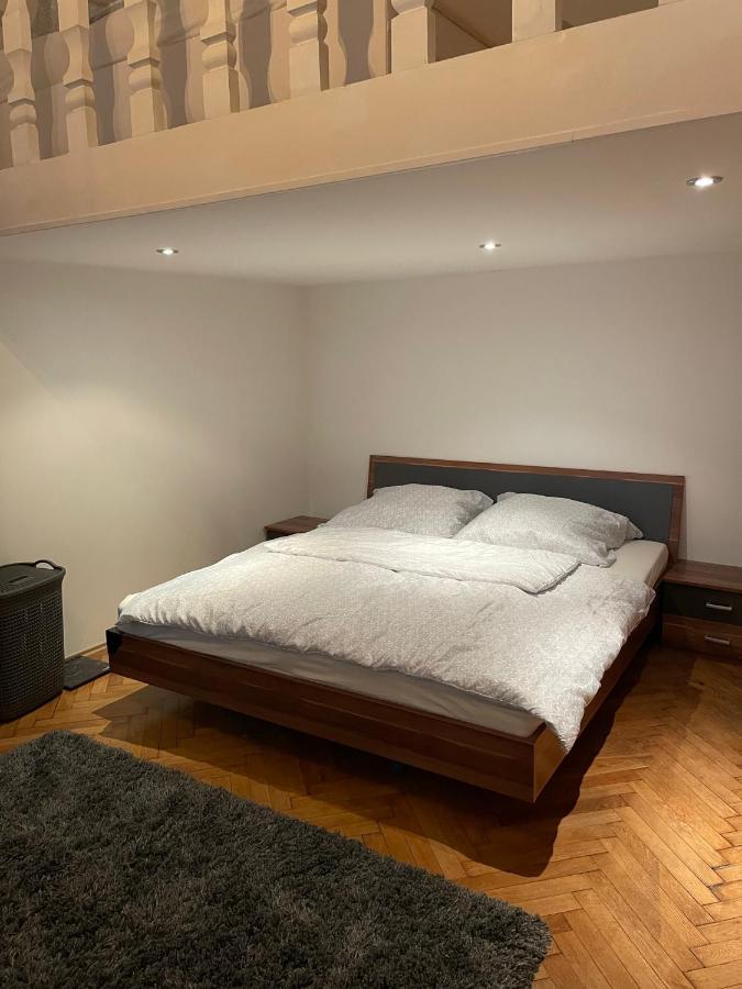 1080 Apartment